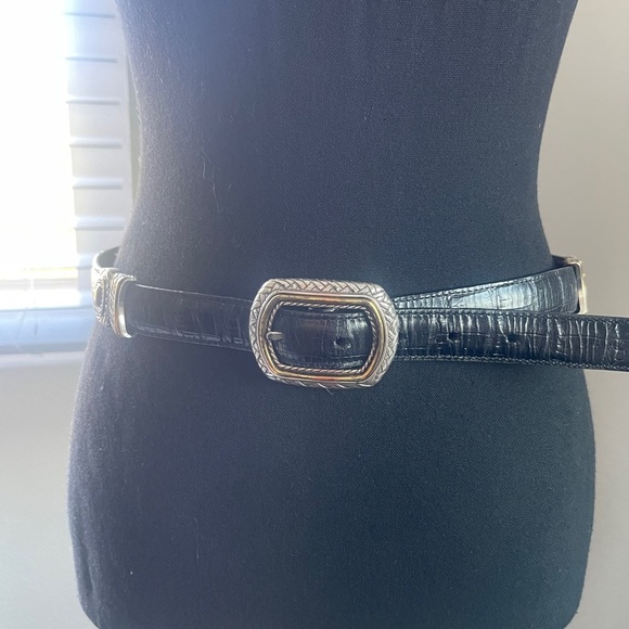 Brighton Alligator Leather Silver Gold
Casual Belt
Size: medium 32 Reversible - Picture 8 of 8